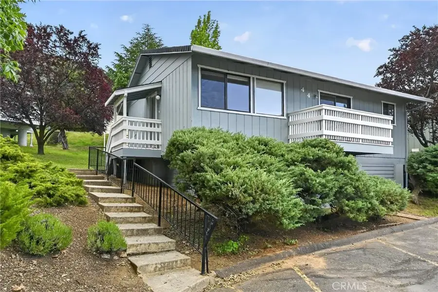801 Sierra Vista Way Apt 44, Yreka, CA 96097 - #2