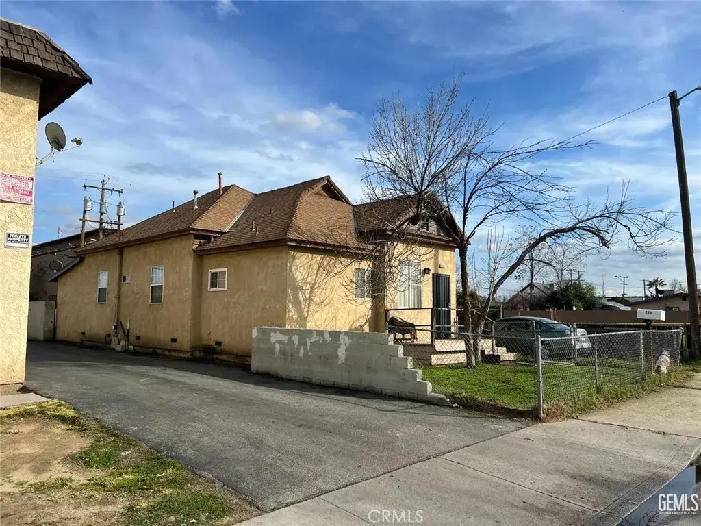 230 Eye Street, Bakersfield, CA 93304 - #1