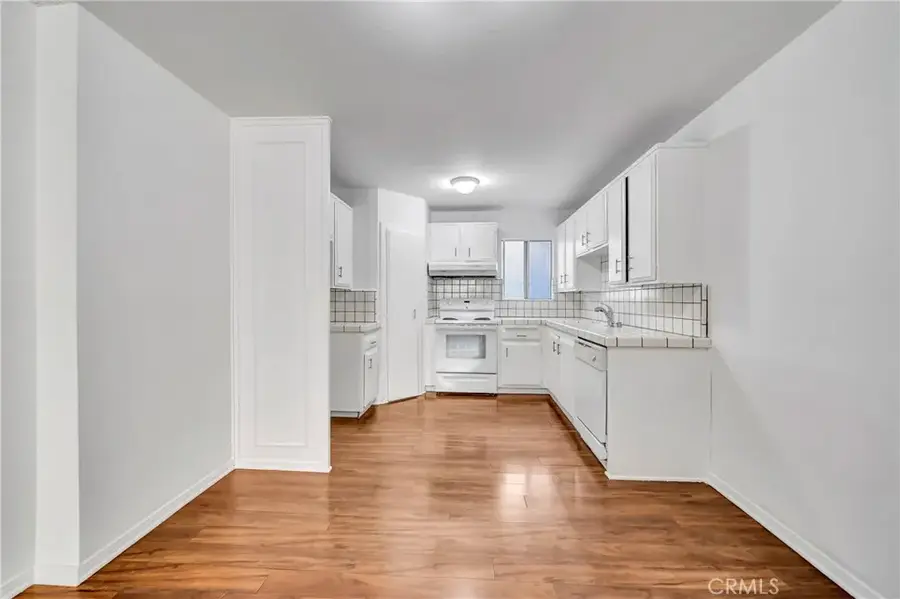 18619 Collins Street #F35, Tarzana, CA 91356 - Image #3