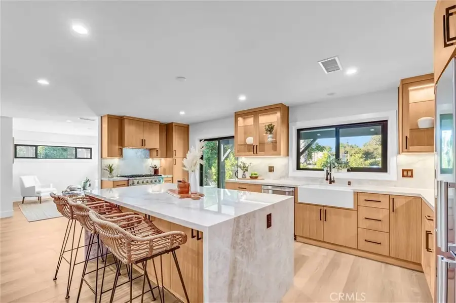 15577 Otsego Street, Encino, CA 91436 - Image #2