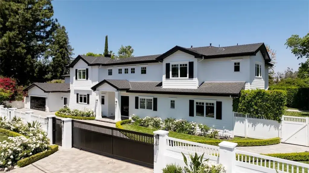 20701 Dumont Street, Woodland Hills, CA 91364 - Image #1