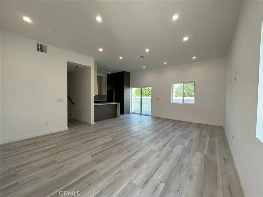 10363 Commerce Avenue, Tujunga, CA 91042 - Image #3