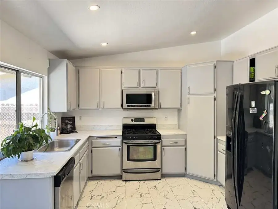 24389 La Glorita Circle, Newhall, CA 91321 - Image #2