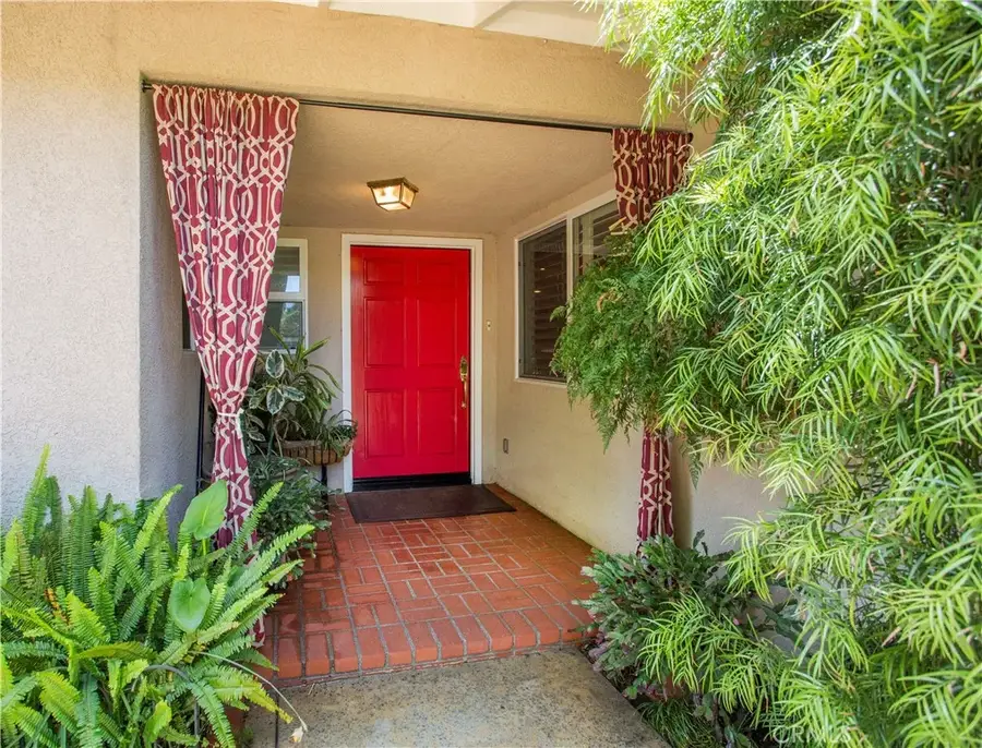 26106 Veva Way, Calabasas, CA 91302 - Image #2