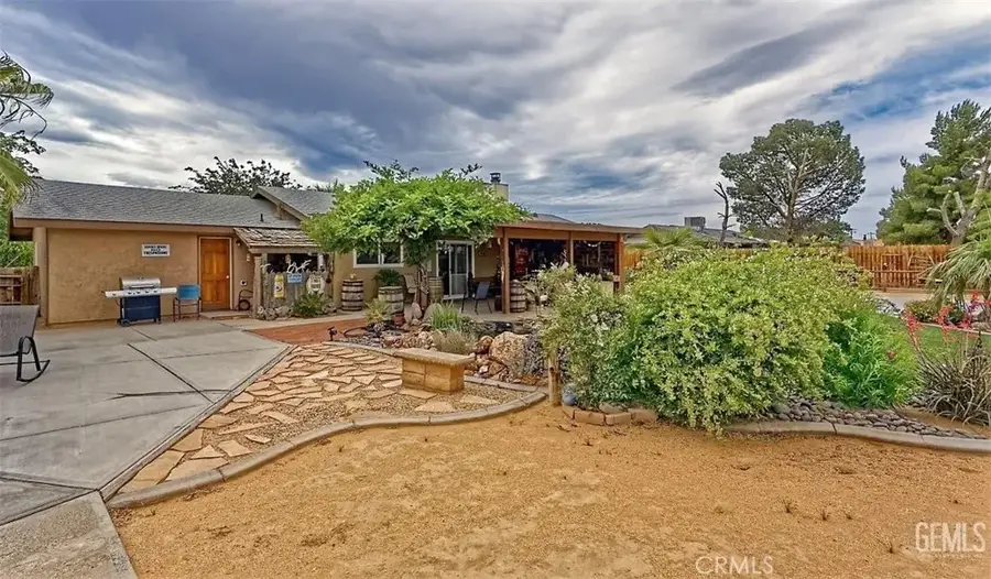 22704 Sitting Bull Road, Apple Valley, CA 92308 - Image #3