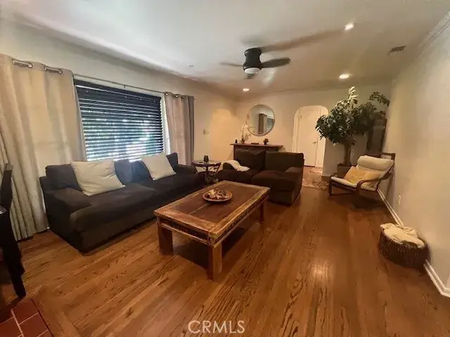 5744 Stansbury Avenue, Sherman Oaks, CA 91401 - Image #3