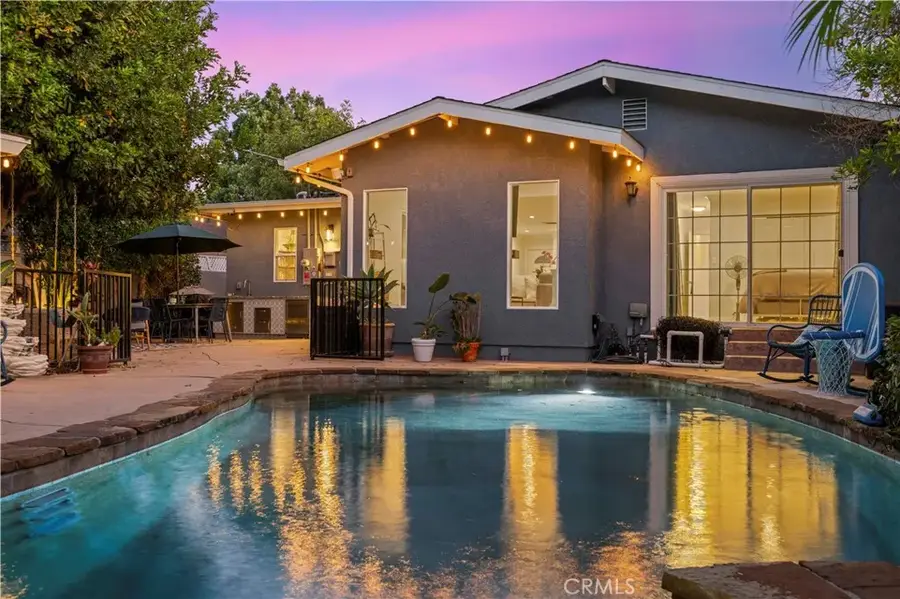 18933 Friar Street, Tarzana, CA 91335 - Image #2