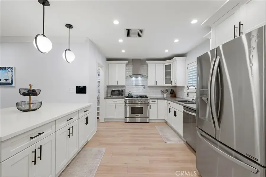 18933 Friar Street, Tarzana, CA 91335 - Image #3