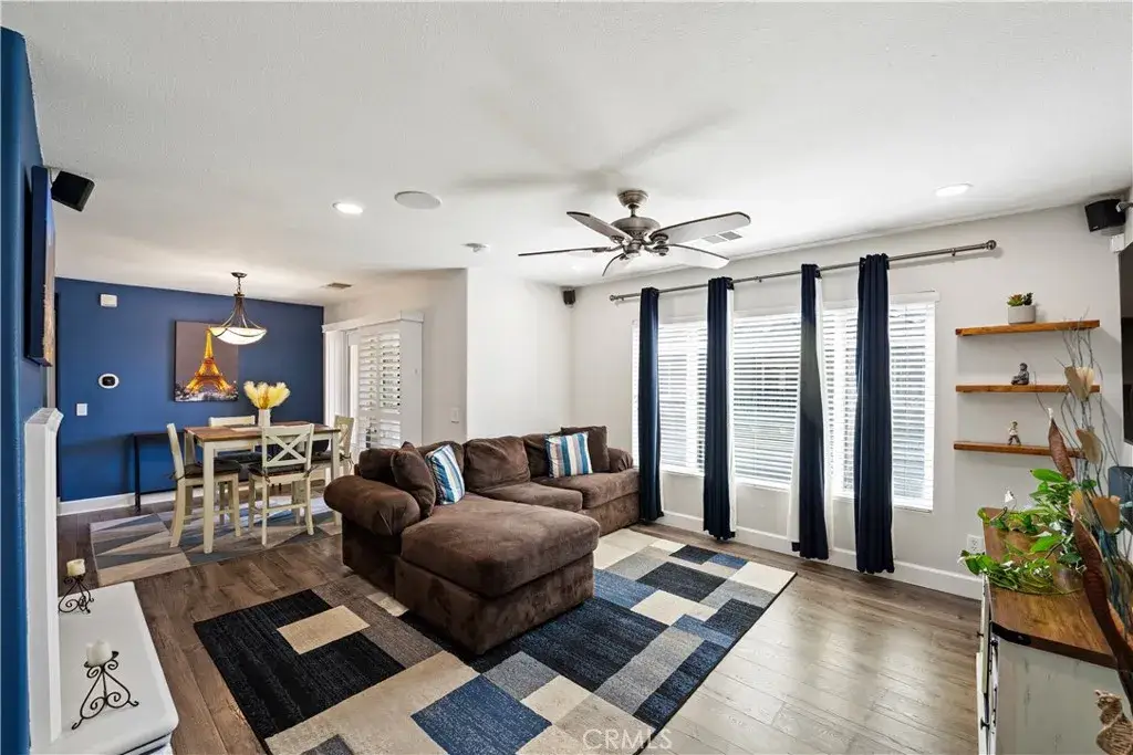 19347 Laroda Lane, Saugus, CA 91350 - Image #1