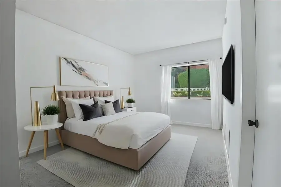 17914 Magnolia Boulevard #125, Encino, CA 91316 - Image #2