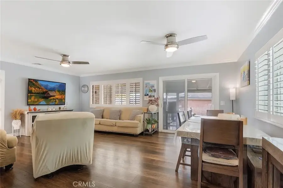 19122 Vanowen St, Reseda, CA 91335 - Image #2