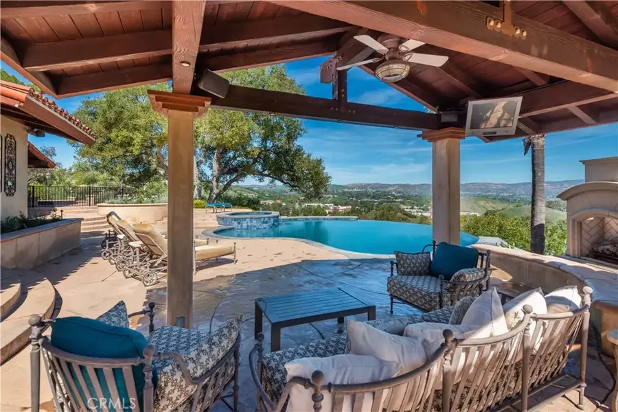 23815 Park Belmonte, Calabasas, CA 91302 - Image #2