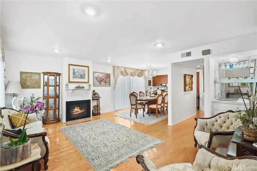 11952 Darlington Avenue #6, Los Angeles, CA 90049 - Image #2