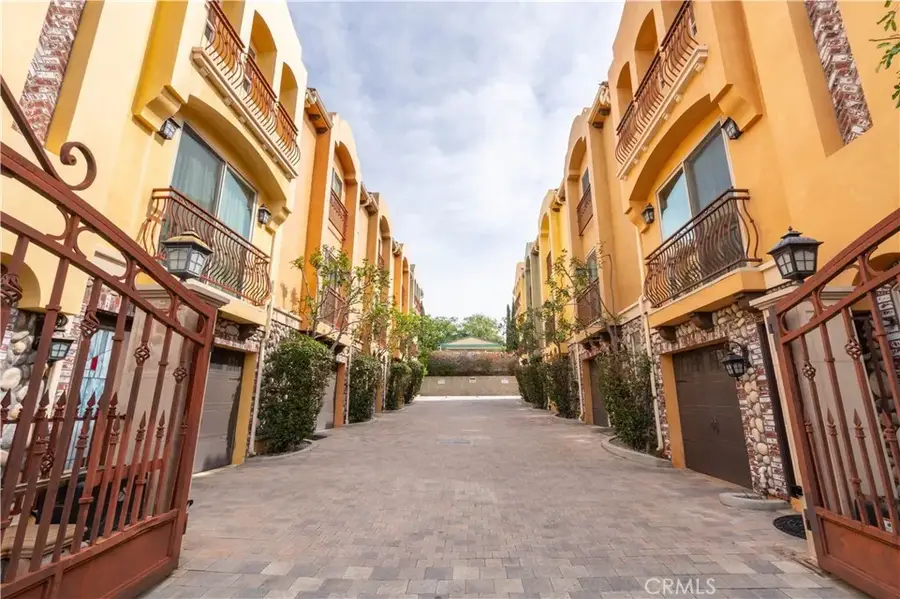 10148 Fernglen Avenue #2, Tujunga, CA 91042 - Image #2