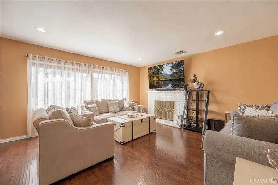 18801 Wyandotte, Reseda, CA 91335 - Image #3