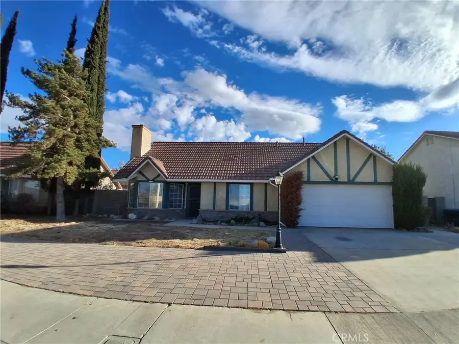 566 E Avenue R8, Palmdale, CA 93550 - #2