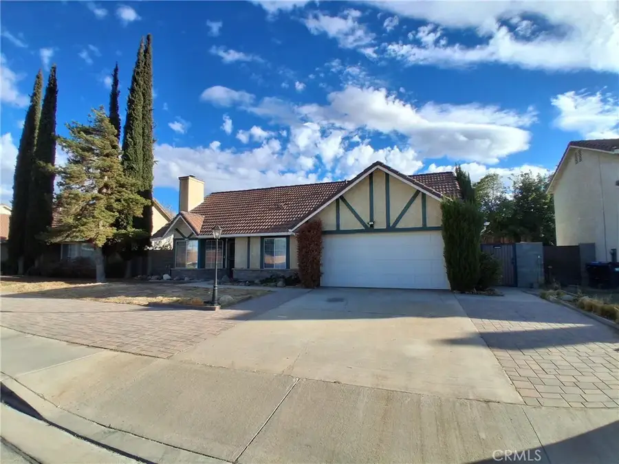566 E Avenue R8, Palmdale, CA 93550 - #3
