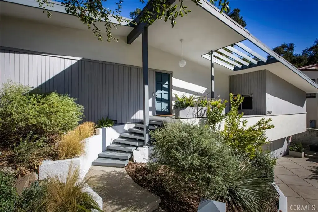 2820 E Chevy Chase Drive, Glendale, CA 91206 - Image #1