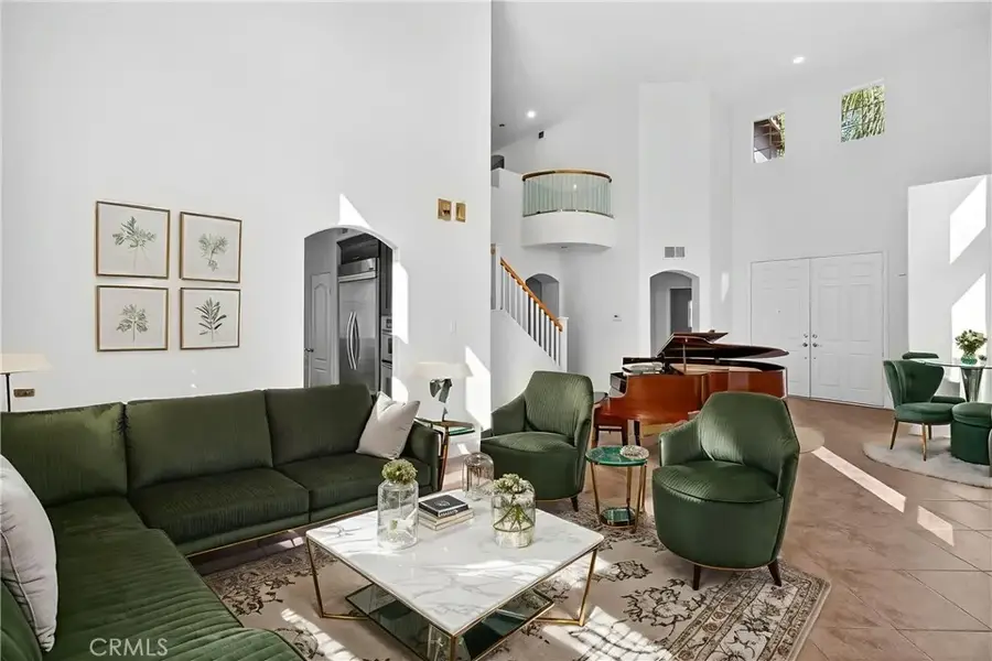 10658 Chiquita Street, Studio City, CA 91602 - Image #2