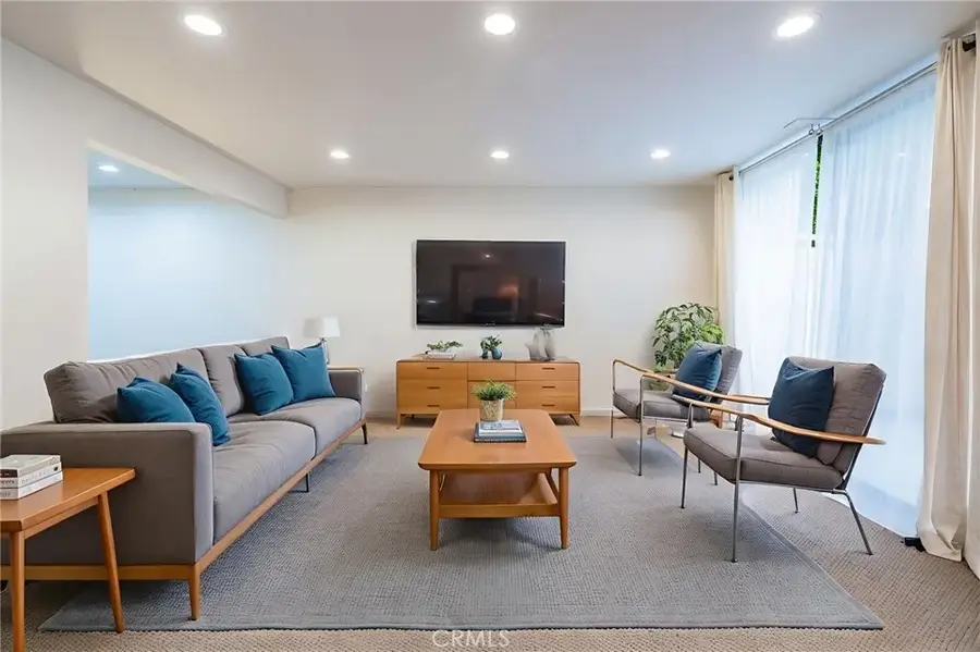 22038 Vanowen Street #113, Woodland Hills, CA 91303 - Image #2