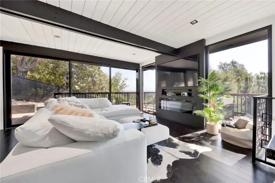 4009 Weslin Avenue, Sherman Oaks, CA 91423 - Image #2