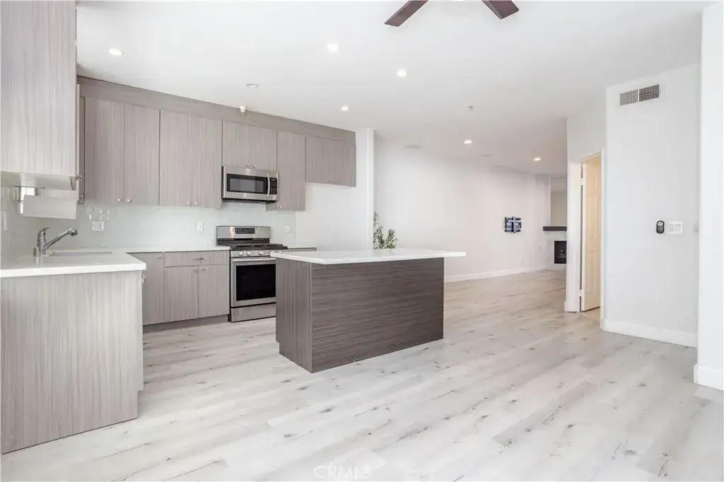 18347 Saticoy #28, Reseda, CA 91335 - Image #1