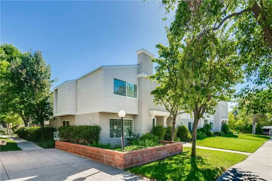 10220 Zelzah Avenue #3, Northridge, CA 91325 - Image #2