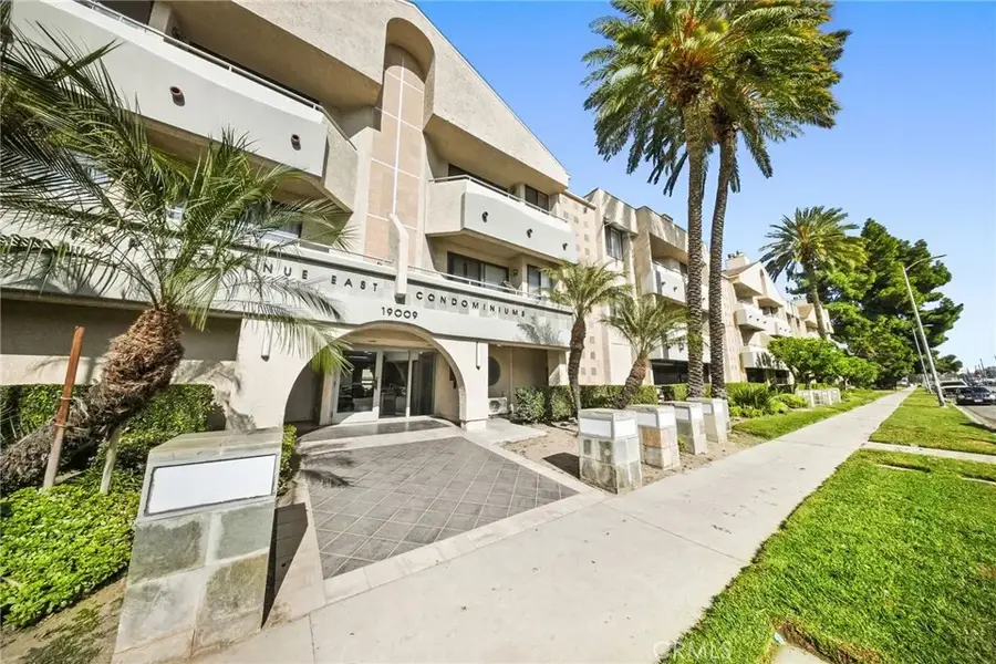 19009 Sherman Way #81, Reseda, CA 91335 - Image #3