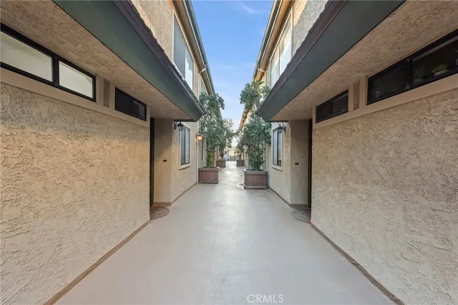 5070 Kester, Sherman Oaks, CA 91403 - Image #2