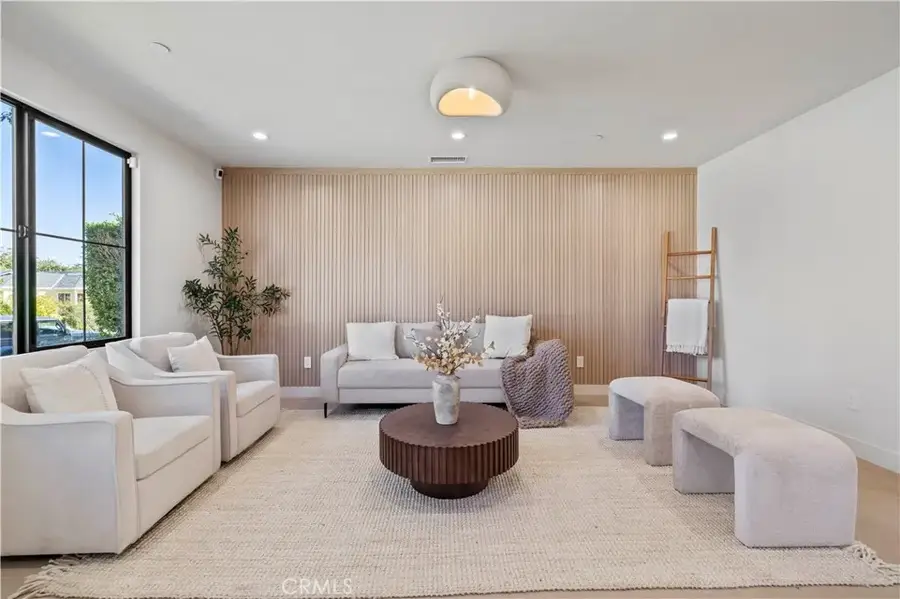 17446 Hatteras Street, Encino, CA 91316 - Image #3