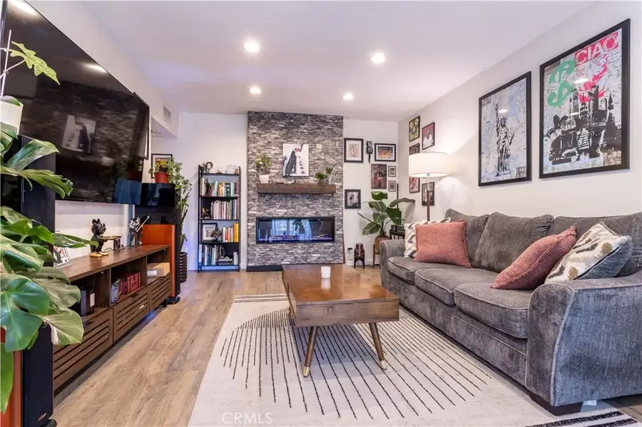 18307 Burbank, Tarzana, CA 91356 - Image #2