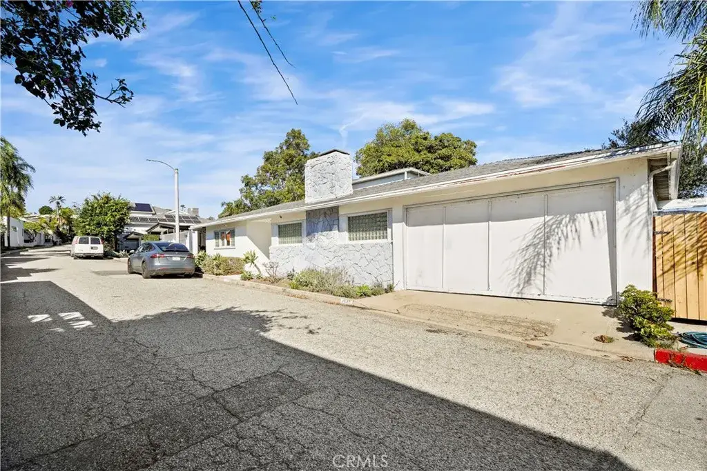 7027 Macapa, Los Angeles, CA 90068 - #1