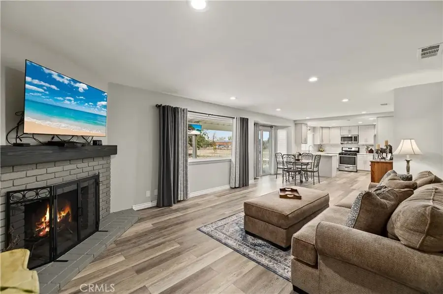 40305 174th Street East, Lake Los Angeles, CA 93591 - Image #3