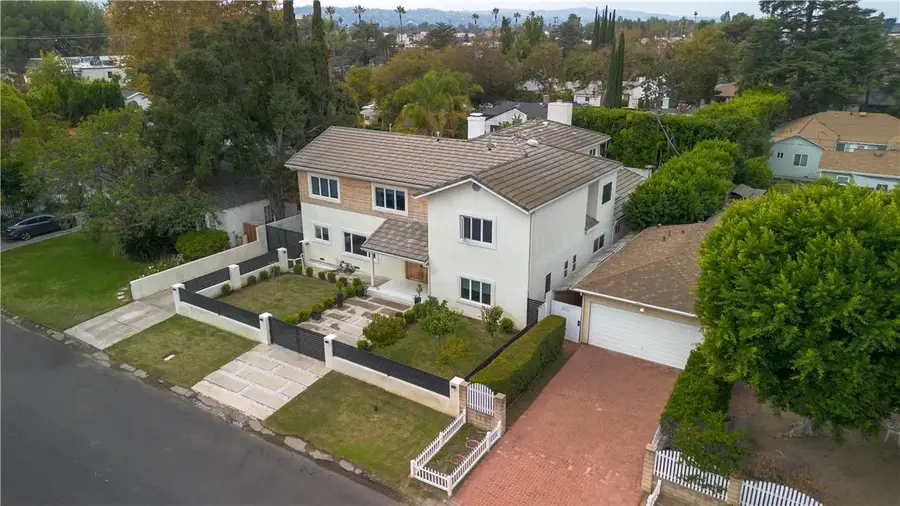 5439 Gentry Avenue, Valley Village, CA 91607 - Image #2