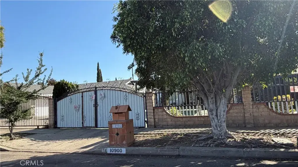 10900 Goss, Sun Valley, CA 91352 - #1