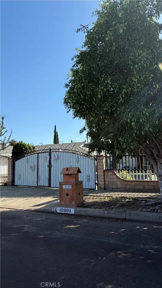 10900 Goss, Sun Valley, CA 91352 - #3