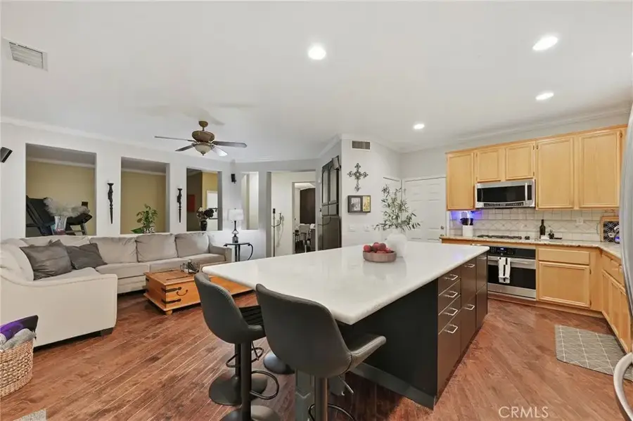 28649 Silverking, Saugus, CA 91390 - Image #2