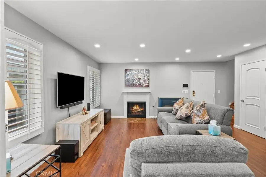 22123 Burbank Blvd #2, Woodland Hills, CA 91367 - Image #2
