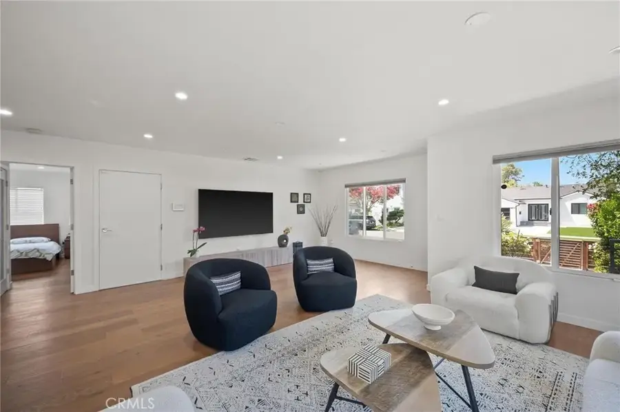 17642 Calvert Street, Encino, CA 91316 - Image #2