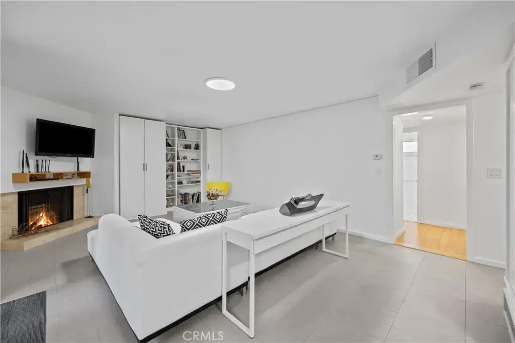 14960 Victory #102, Van Nuys, CA 91411 - Image #1