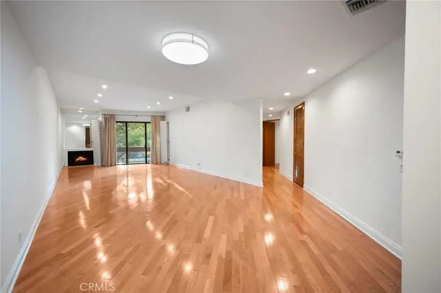 750 S Bundy #108, Los Angeles, CA 90049 - Image #2