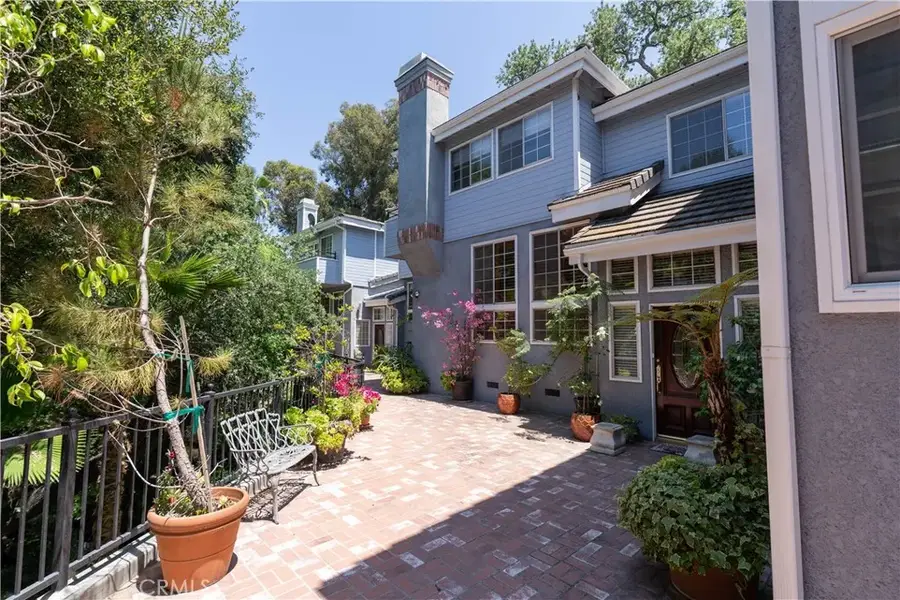 23169 Mulholland Drive #3, Woodland Hills, CA 91364 - Image #2