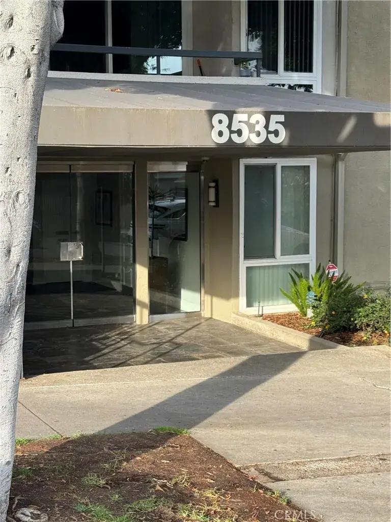 8535 W West Knoll #202, West Hollywood, CA 90069 - Image #2