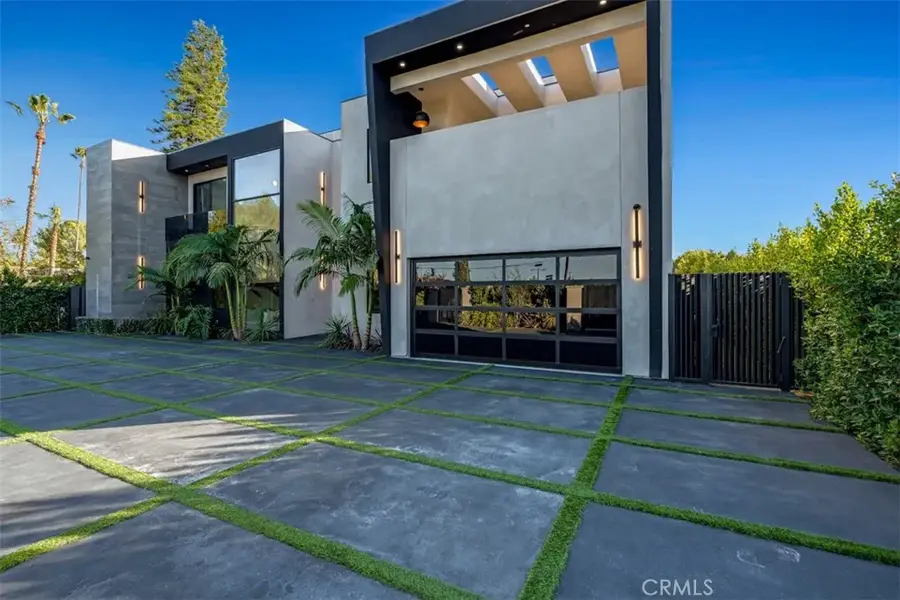 13016 Chandler, Sherman Oaks, CA 91401 - Image #3