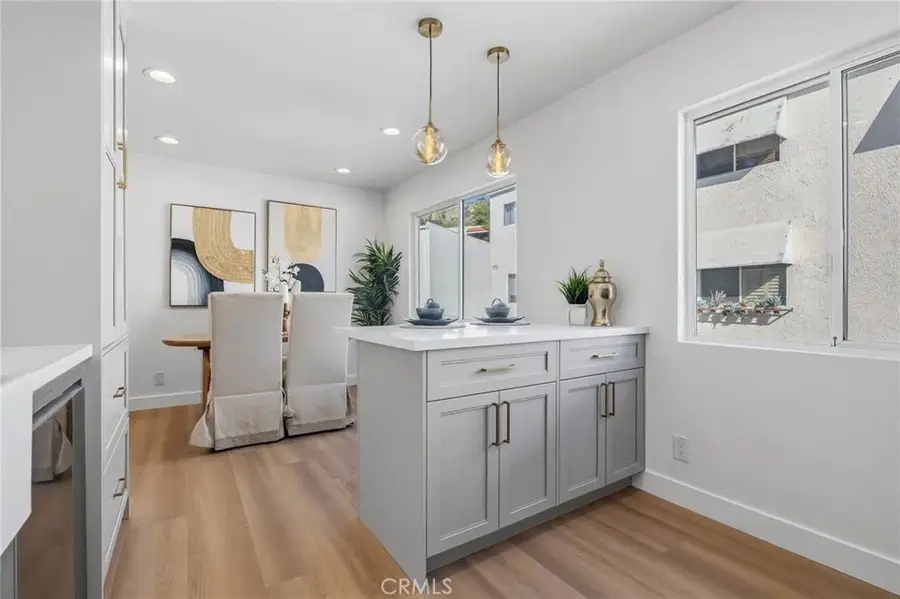 9502 Via Salerno, Burbank, CA 91504 - Image #2