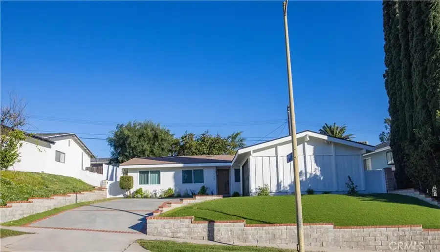 11722 Hayvenhurst, Granada Hills, CA 91344 - Image #2