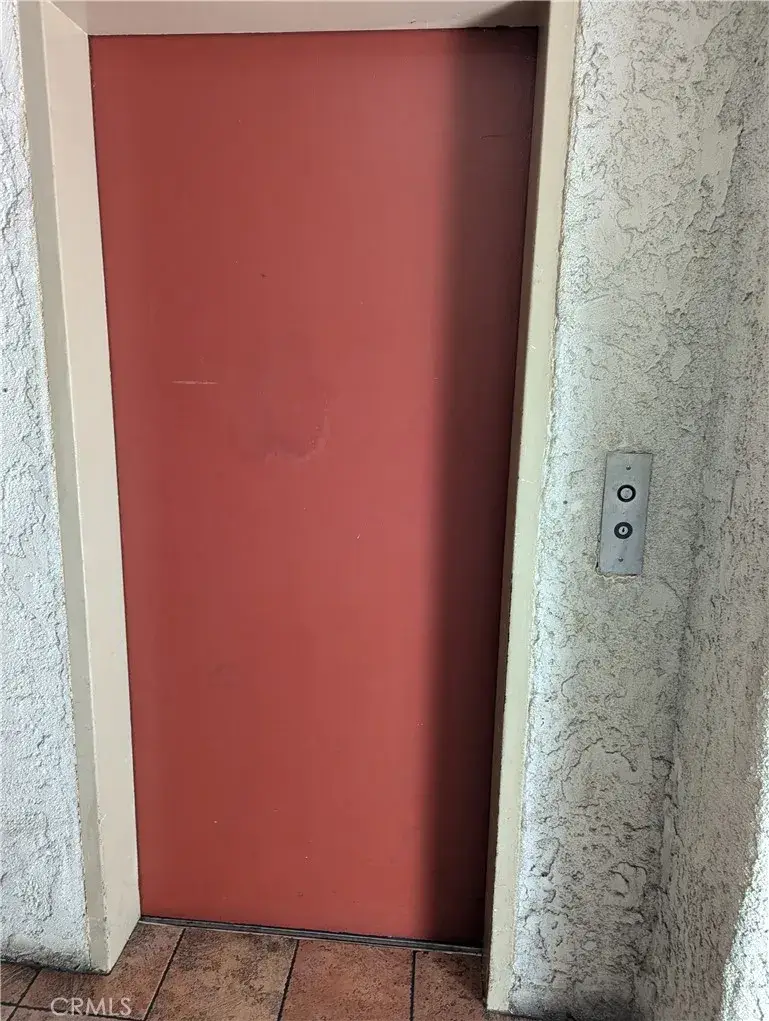 18530 Hatteras St Unit 329, Tarzana, CA 91356 - Image #3