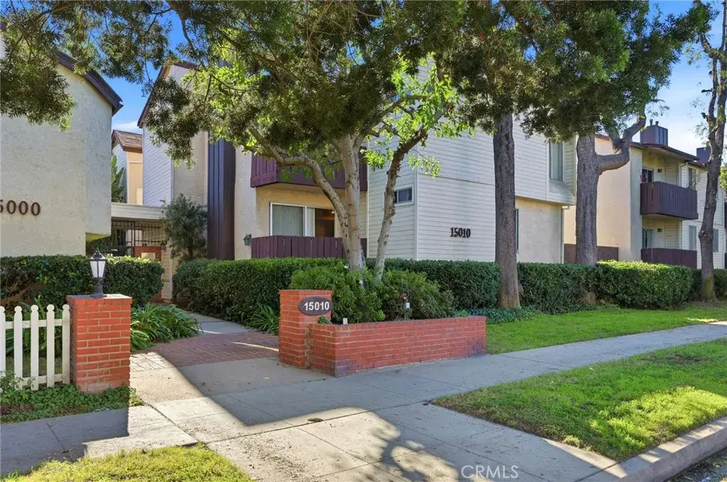 15010 Victory Blvd #101, Van Nuys, CA 91411 - Image #1