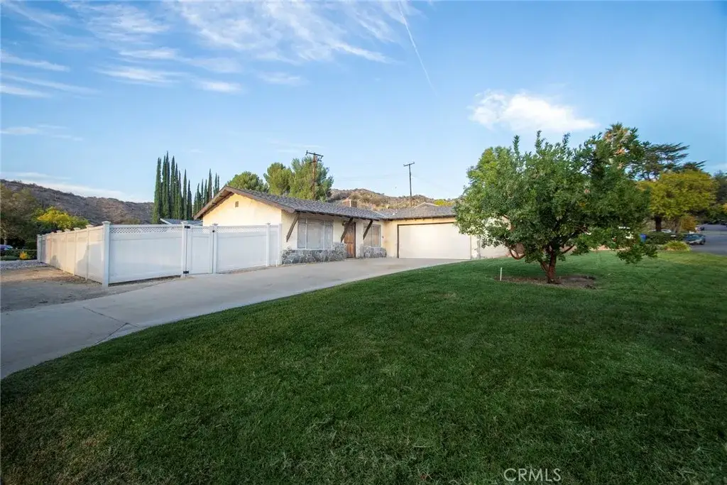 22481 Los Rogues, Saugus, CA 91350 - Image #1