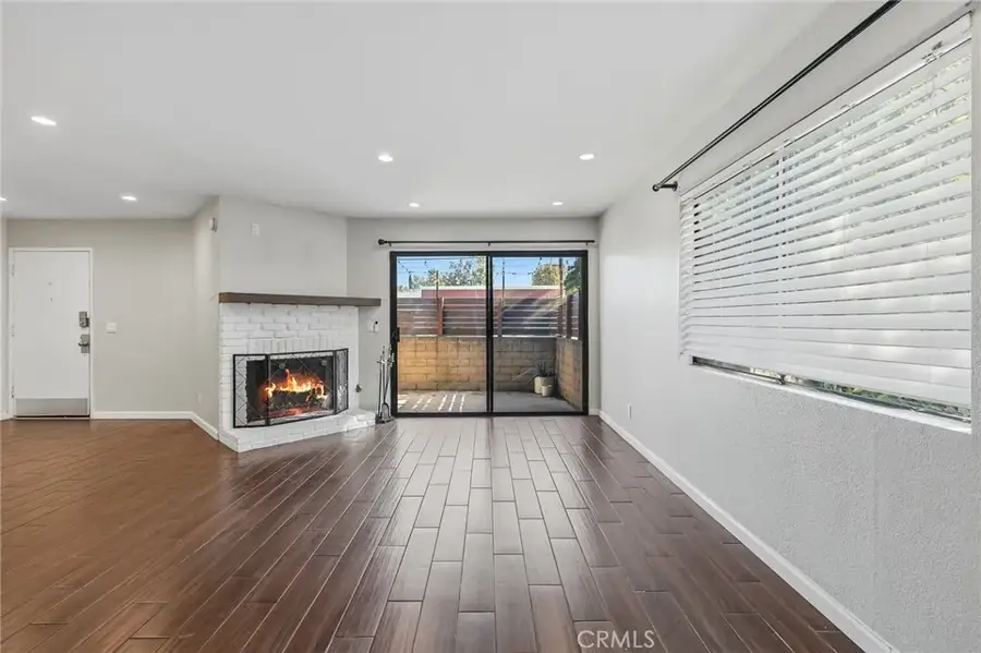 7231 Balboa Boulevard #A, Lake Balboa, CA 91406 - Image #2